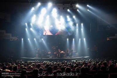 بانی و ابراهیم زاده هم راهی شدند؛ بازار داغ کنسرتهای ۳۵۰ هزار تومانی در جزیره Image