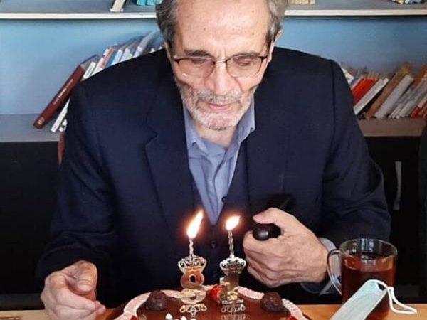 نجفقلی حبیبی شمع تولد ۸۱سالگی را خاموش کرد Image