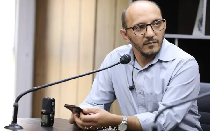 شعر جوان درجا می زند و شعرها شبیه هم شده است Image